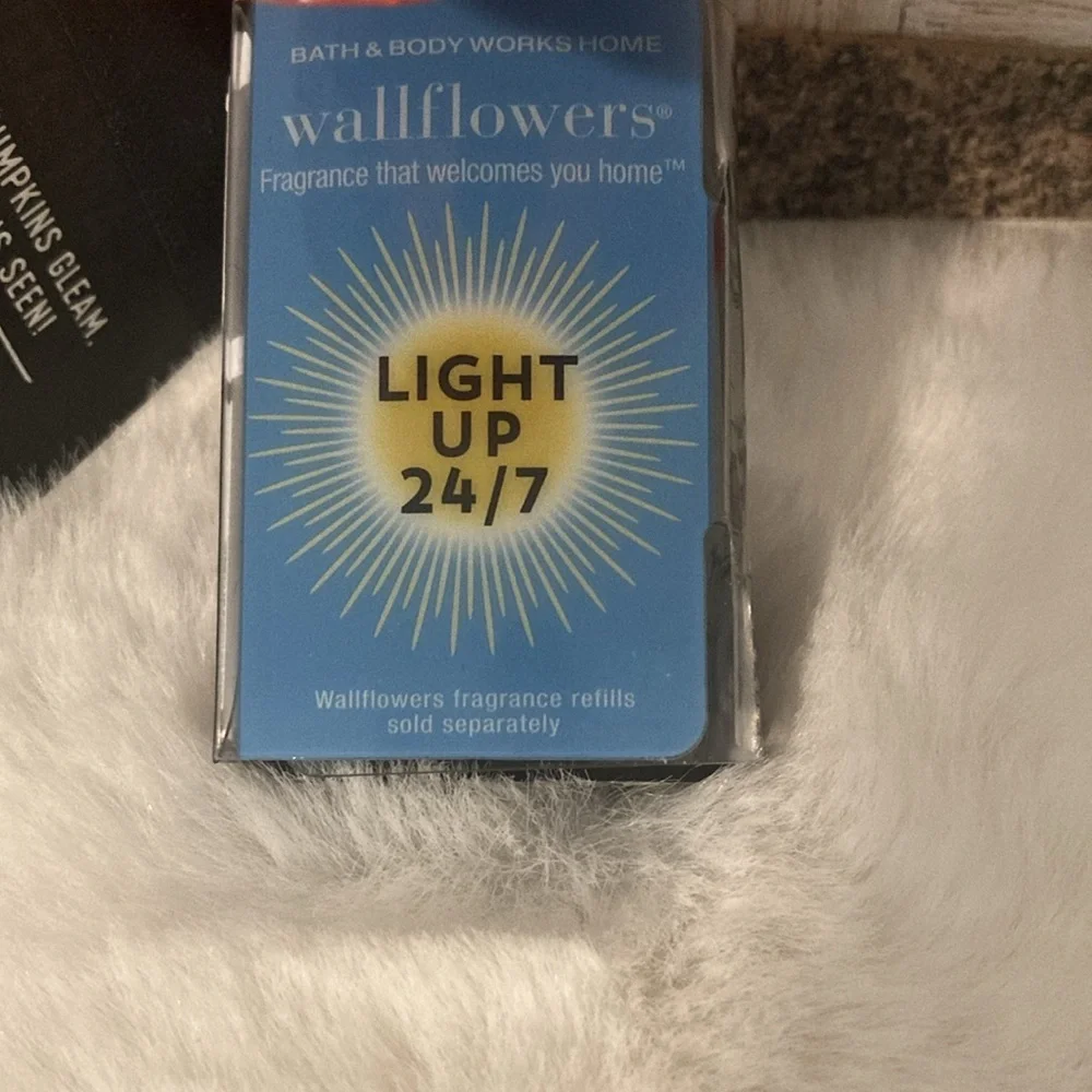 Bath and Body Works 2023 Halloween Pumpkin Skull Wallflower Lights Up
